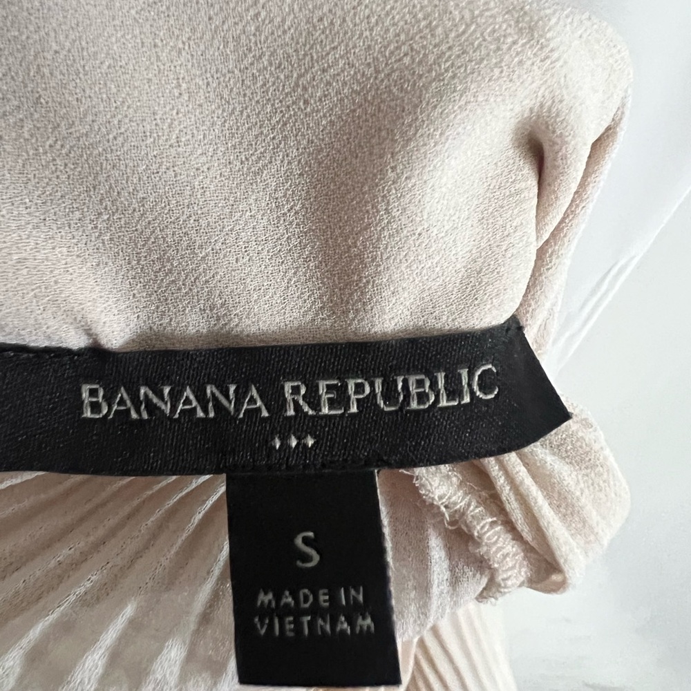 Banana Republic Elegant pleated blouse - Picture 10 of 13